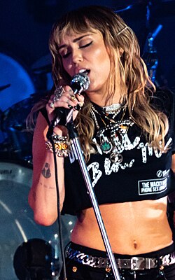 Cyrus performing She Is Coming at Primavera Sound
