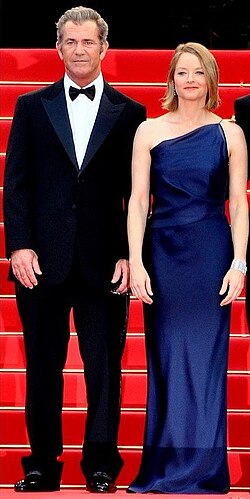 Foster with co-star Mel Gibson at the premiere of The Beaver at the 2011 Cannes Film Festival