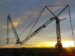 A self-erecting tower crane folds and unfolds itself