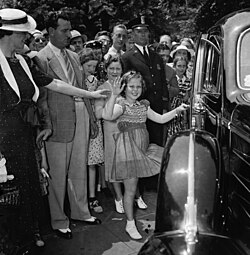 Temple leaving the White House offices with her mother and bodyguard John Griffith, 1938