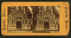 Stereoscopic images of the Schofield family vault where Garfield's remains were kept until completion of his permanent memorial[257]