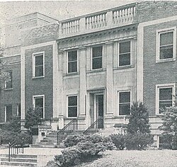 The main entrance to King's Daughters (the current location of the Lexington Avenue entrance), as it looked in the mid-1950s