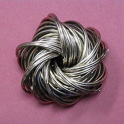 Wire model of flow lines along a Hopf fibration