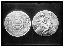 Face and obverse of the 1913 Langley Medal awarded to Glenn Hammond Curtiss