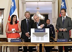 President Piñera summons the Constitutional Plebiscite of 2020.