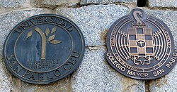 Commemorative plaque for the foundation of the Colegio Mayor