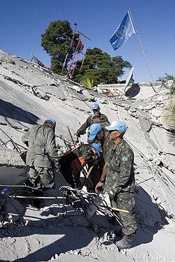 Brazilian military in helping the victims after the earthquake, 12 January 2010.