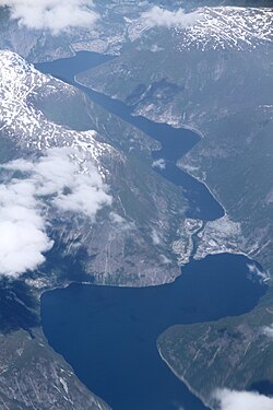 Årdalstangen village on the small isthmus between Årdalsvatnet lake (behind) and Årdalsfjorden branch of Sognefjorden (front)