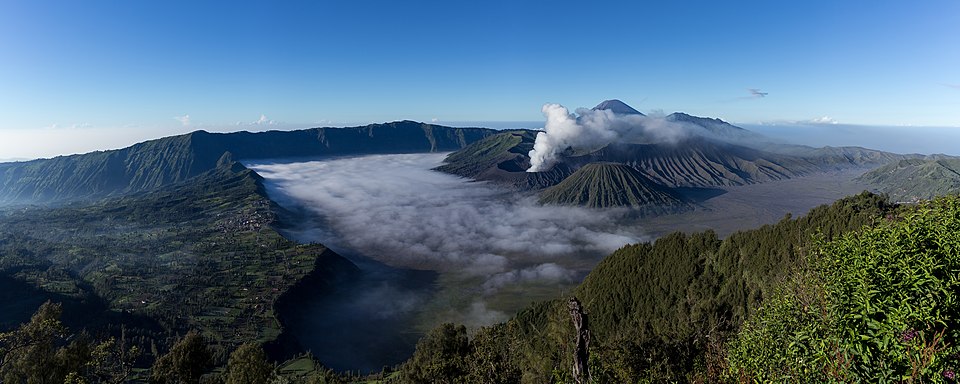 Vicinity of Bromo-Tengger-Semeru National Park (clickable image)