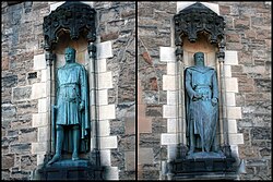 Statues of Robert the Bruce (left) by Thomas Clapperton and William Wallace by Alexander Carrick were added to the Gatehouse entrance in 1929.