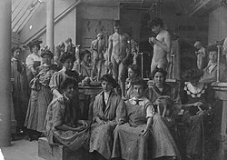 Alice Morgan Wright Papers. Alice Morgan Wright (seated third from left) with other students and models in art class