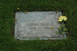 Gould's grave marker, with incipit of Bach's Goldberg Variations