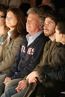Hoffman (center) with his wife Lisa and son Jake in 2007