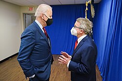 Governor DeWine discussing the COVID-19 response with President Joe Biden in 2021