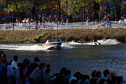 Moomba waterskiing