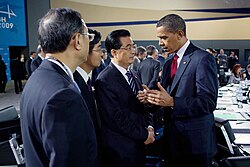Hu talks with U.S. President Barack Obama at the 2009 G20 Pittsburgh summit