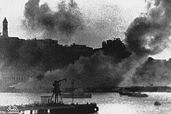 Smoke in Aden during the fighting