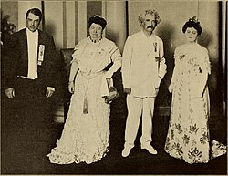 Twain (second from right) with NSDAR President General Emily Nelson Ritchie McLean at the Jamestown Exposition in Norfolk, Virginia, in 1907