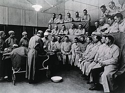 Demonstration lecture, Alexis Carrel performs surgery, Rockefeller Institute for Medical Research, 1918