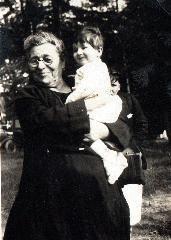 Helen Barolini with her grandmother, Nicoletta Cardamone, an immigrant from Castagna, Calabria, Italy