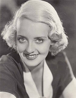 Bette Davis in Bureau of Missing Persons (1933)
