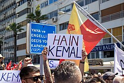 A placard from Özgür Özel’s İzmir rally following the absolute nullity ruling. "Hain Kemal" stands for "Traitor Kemal" in Turkish.